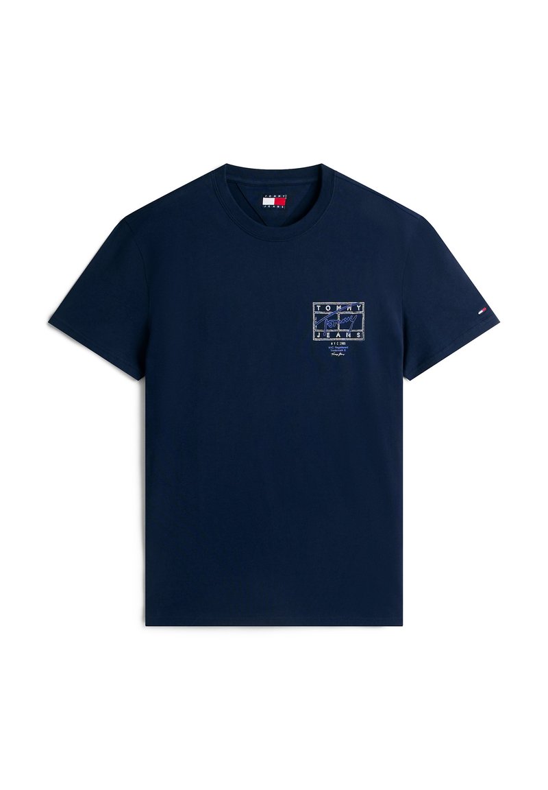 T-shirt en coton bleu marine avec un logo imprimé en blanc et bleu sur la zone de la poche poitrine gauche. Encolure ronde classique et manches courtes.