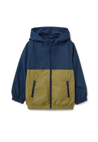 Giacca con cappuccio caratterizzata da una parte superiore blu navy e una parte inferiore verde oliva, realizzata in materiale leggero. Include polsini elasticizzati e tasche con zip.