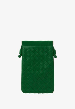 Grüne Leder-Tasche mit gewebter Textur, glatter Oberfläche und einem oberen Verschluss. Mit einem Knotendetail an der Seite.