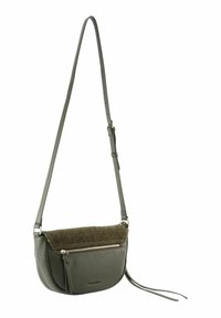 Sac bandoulière en cuir vert olive avec un rabat tissé texturé vert foncé, se distinguant par ses finitions en métal argenté et une poche zippée. Sangle réglable.