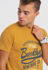 Ombre T-shirt print - yellow mustard