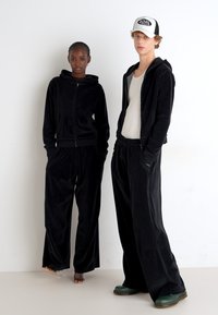 Jaded London MONSTER JOGGER - Spodnji deli trenirk - black