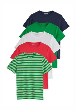 Fünf gefaltete T-Shirts mit Rundhalsausschnitt in Navy, Grün, Weiß, Rot und Grün mit weißen und gelben Streifen, vertikal angeordnet.
