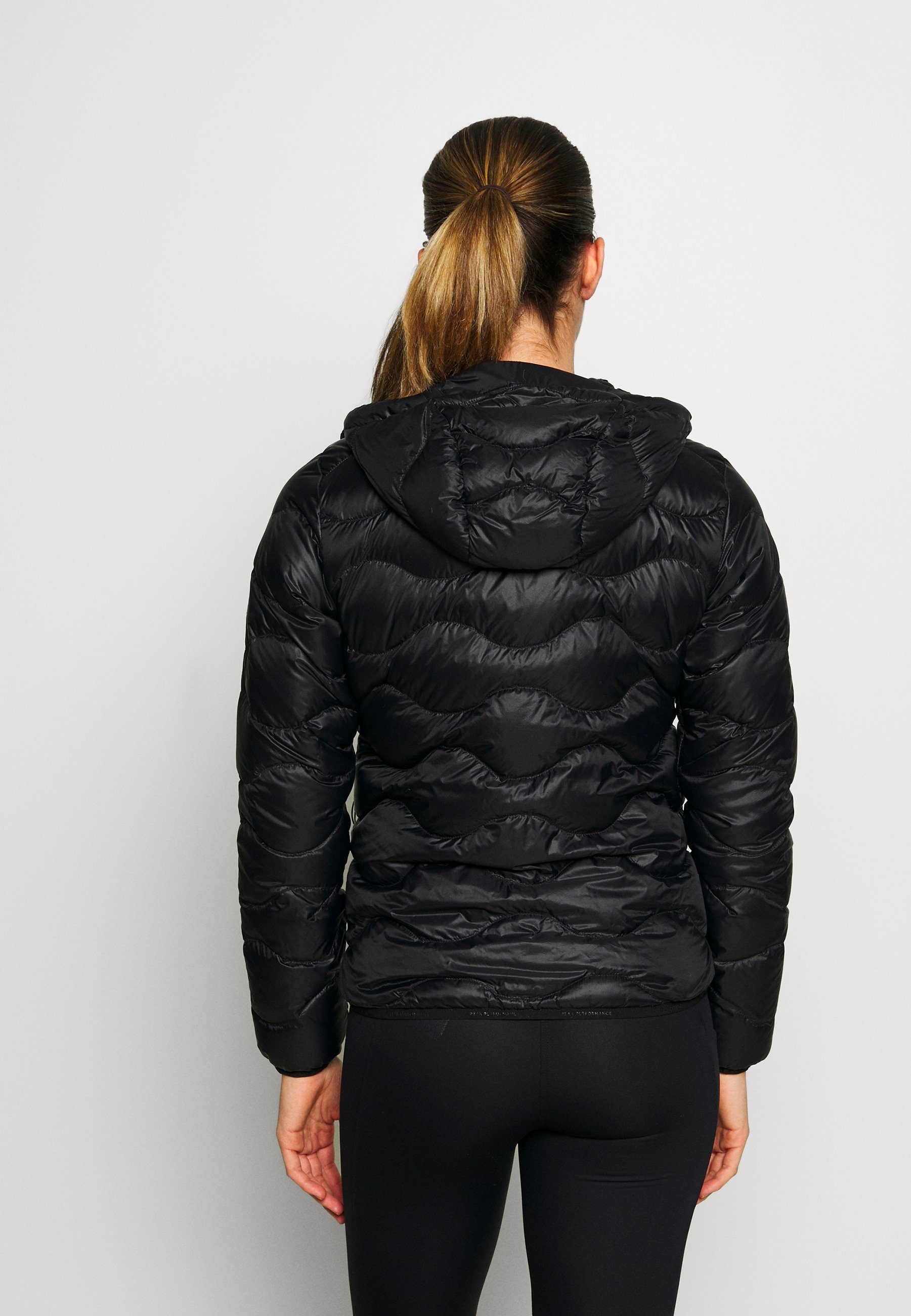 Peak Performance W Helium Hood Jacket Cold Blush Peak Performance W Helium Hood Jacket Cold Blush