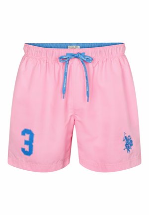 Shorts de bain roses avec une taille élastique, cordon bleu, numéro 3 imprimé en bleu, et un logo brodé bleu d'un joueur de polo sur le côté.