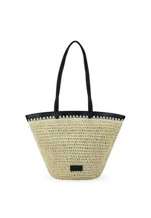 Bolso tote tejido de paja beige con ribete negro y asas largas negras, con un pequeño parche rectangular negro en la parte delantera.