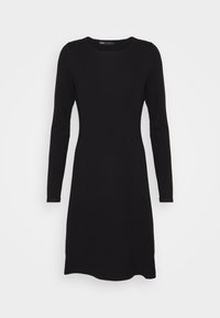 Robe noire à manches longues en tissu lisse, avec un col rond et une silhouette ajustée qui s'évasent légèrement à l'ourlet.