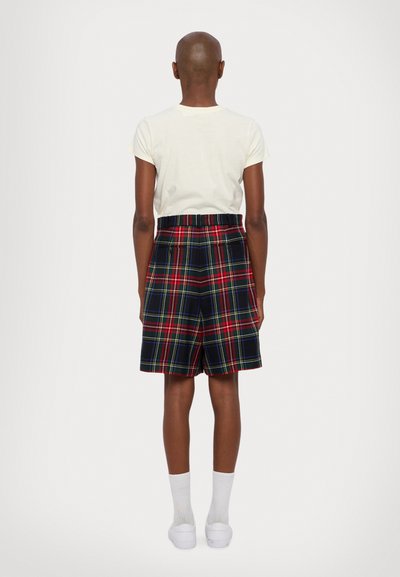 Polo Ralph Lauren FLAT FRONT - Shorts - red/multi