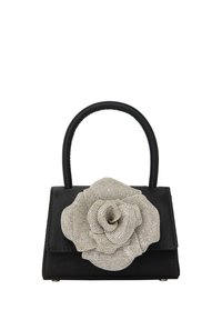 Sort håndtaske med en struktureret, textureret design og et fremtrædende sølvfarvet rhinsten blomsterbuket accent på forsiden. Lille, rundet håndtag.