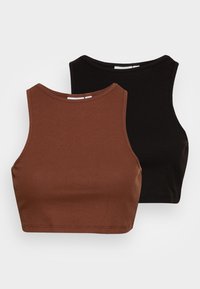 Dois tops curtos canelados em castanho e preto. Cada um possui um decote redondo e design sem mangas, apresentando uma textura suave e uma silhueta ajustada.
