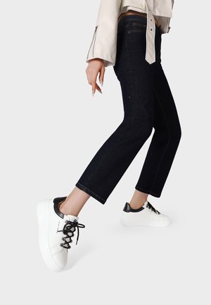 Queen Helena, X35-7 - Sneakers basse - bianco nero