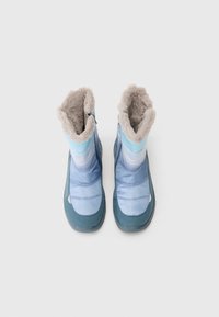 Blaue Schneestiefel mit einem weichen Kunstpelzfutter, glattem Obermaterial mit Farbverlauf und Gummisohlen.