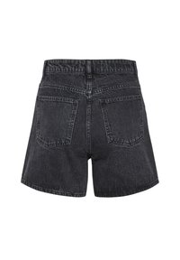 Pantalones cortos de mezclilla negros con cintura alta, dos bolsillos traseros y trabillas para cinturón, mostrados desde la parte trasera sobre un fondo blanco.