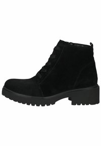 Botas de tobillo de ante negro con punta redondeada, parte superior texturizada y suela de goma resistente. Presenta cordones planos y una lengüeta en la parte posterior.