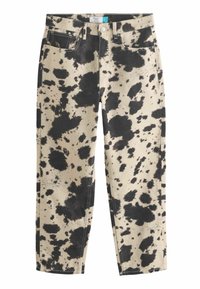 Beige Denim Straight-Leg-Jeans mit einem schwarzen Spritzmuster. Vier Taschen und kontrastierende Nähte.