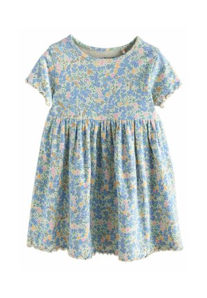Robe bébé à manches courtes avec imprimé floral bleu, rose et jaune et taille froncée sur fond blanc.