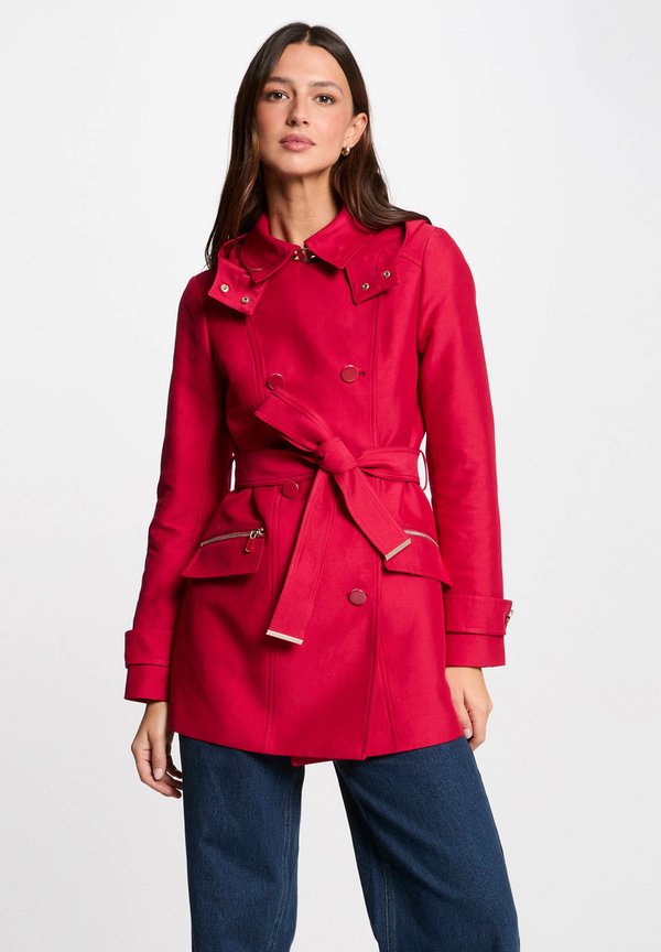 WAISTED BELTED WITH HOOD - Trenchcoat - rouge
