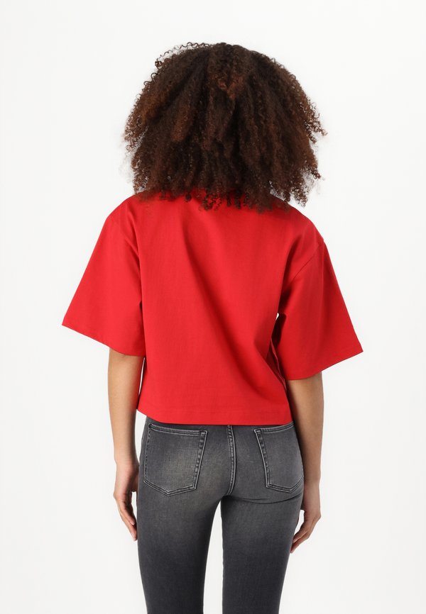 TAFI  - Basic T-shirt3