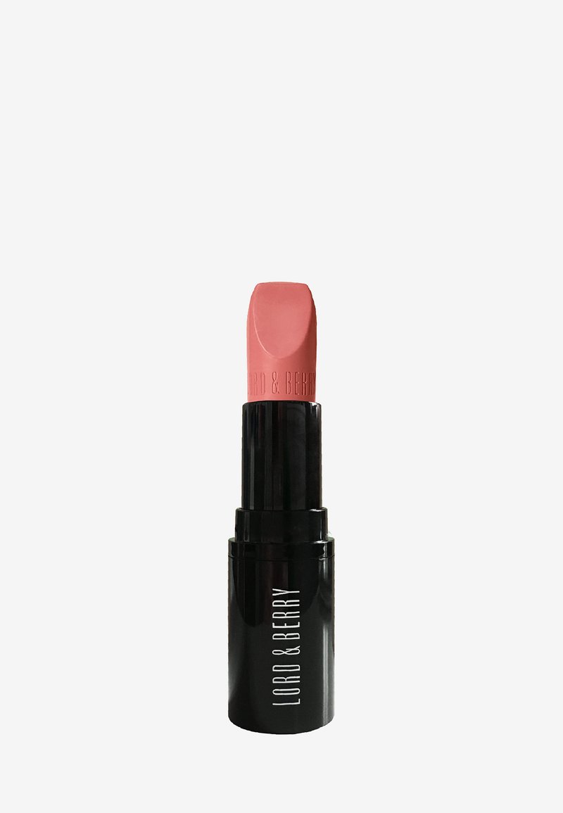 Rossetto in un tubo nero con finitura opaca. Il bullet è di una delicata tonalità rosa con una parte superiore piatta e un marchio in rilievo.