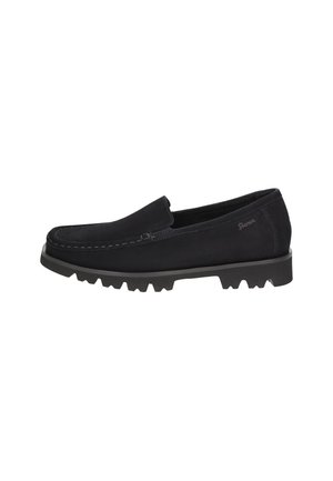 Schwarzer Veloursleder-Slipper mit dicker Gummisohle und Profil, mit sichtbarer Naht und kleinem Logo an der Seite.