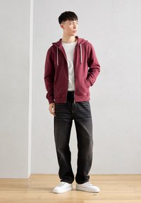 Scotch & Soda LOGO BADGE FULL ZIP THROUGH HOODIE - Hoodie - bordeaux