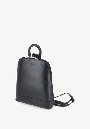 Eleganter schwarzer Leder-Rucksack mit abgerundetem Oberteil, silbernem Reißverschluss, einem Griff und verstellbaren Schulterriemen auf weißem Hintergrund.