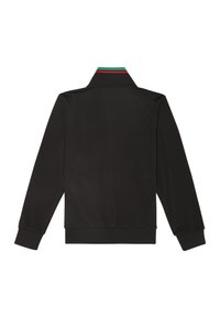 Chaqueta negra con cremallera y mangas largas, con puños de canalé. Presenta un cuello a rayas en verde y rojo. Textura suave, sin patrones adicionales.