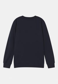 Mörkblå sweatshirt, rund hals, långa ärmar, ribbade manschetter och nederkant, slät yta, inga synliga logotyper eller mönster. Baksidan visas.