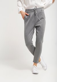 ONLY - ONLPOPTRASH LIFE EASY COL  NOOS - Hlače - medium grey melange Miniaturna slika 1