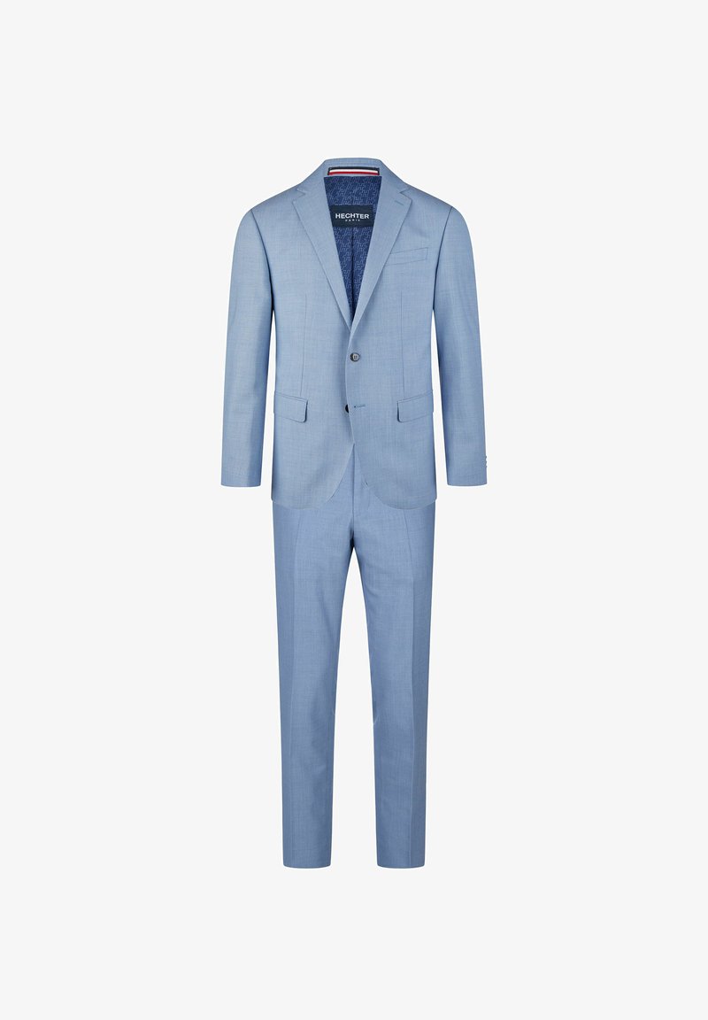 Hellblaues Anzug aus strukturiertem Stoff. Verfügt über ein einreihiges Sakko mit Reverskragen, zwei Fronttaschen und passende Hosen.