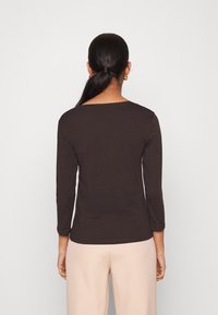 Vero Moda Petite VMDANIMAXI O-NECK - Camisola de manga comprida - coffee bean