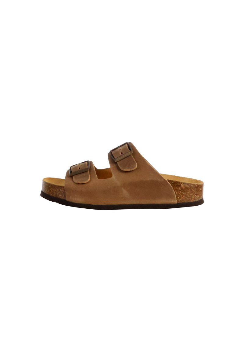Sandal in suede marrone con due cinturini regolabili e hardware in metallo, sottopiede in sughero e suola piatta in gomma.