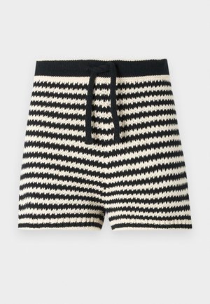 CLOSED Shorts - black
