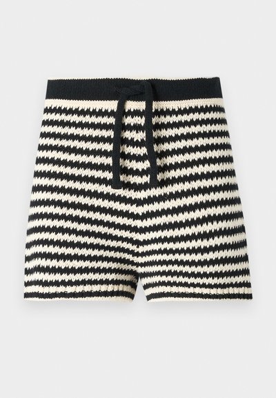 CLOSED Shorts - black