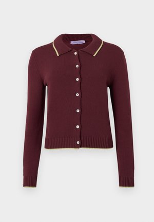 Burgundy kardigán, galléros nyakkal, krém színű díszítéssel, nyolc gombbal az elején, bordázott mandzsettákkal és alját hemzselezve. Puha kötött anyag.