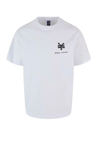 Hvid kortærmet t-shirt lavet af bomuld med rund halsudskæring. Har et sort Zoo York-logo på venstre brystområde.