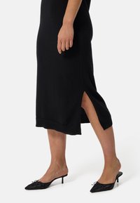 CASH-MERE Vardagsklänning - schwarz