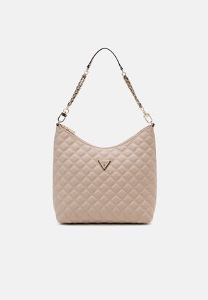 Beige quiltet håndtaske med guldkæde og lynlås, med et lille trekantet metal logo foran i midten.