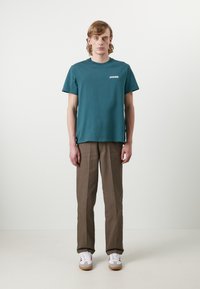 Pompeii PRE SEASON TEE - Marškinėliai su spaudiniu - emerald