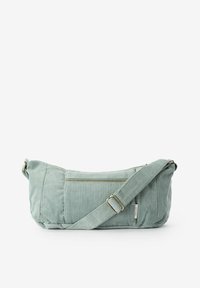 Sac en velours côtelé vert avec une poche avant zippée, une bandoulière réglable et un design à côtes texturées. Comprend des accents en métal doré.