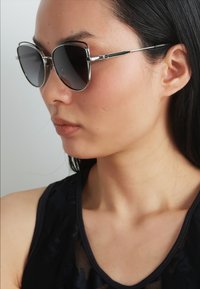 COACH Päikeseprillid - shiny silver /black/grey