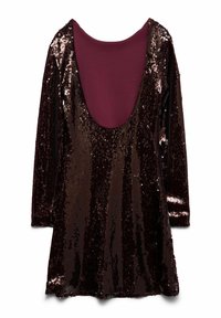 Burgunderfarget paljettkjole med lav scoop-rygg og lange ermer, med en teksturert overflate av overlappende paljetter.