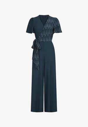 Tyrkysový overal s krátkými rukávy, designem s překřížením v přední části, dekorativním vázáním v pase a jemnými vertikálními vzory ve světlejší barvě.