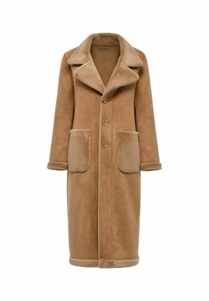 Długi, brązowy płaszcz z zamszu z szerokim kołnierzem, trzema guzikami i dwiema przednimi kieszeniami. Charakteryzuje się miękką teksturą i dużymi klapami.