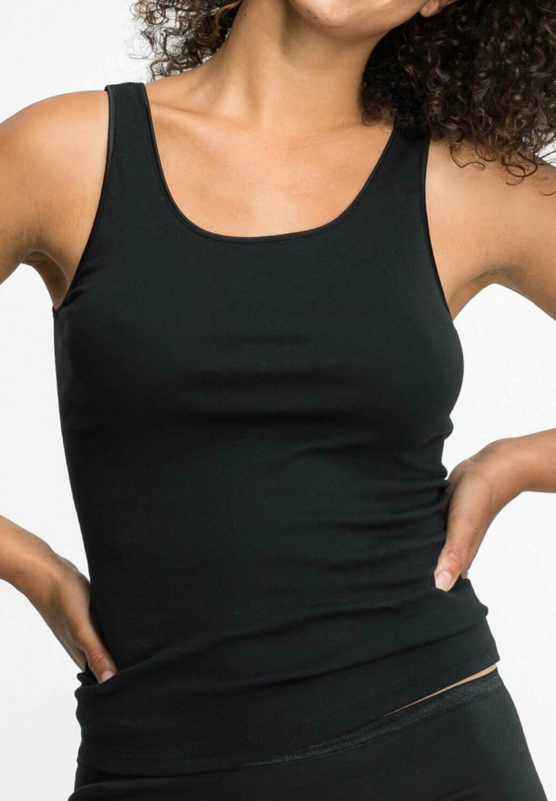 Black tank top, sleeveless design, made of smooth, stretchy fabric. Features a round neckline and a fitted silhouette.