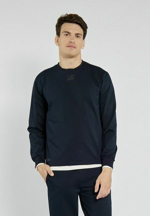 - Bluza