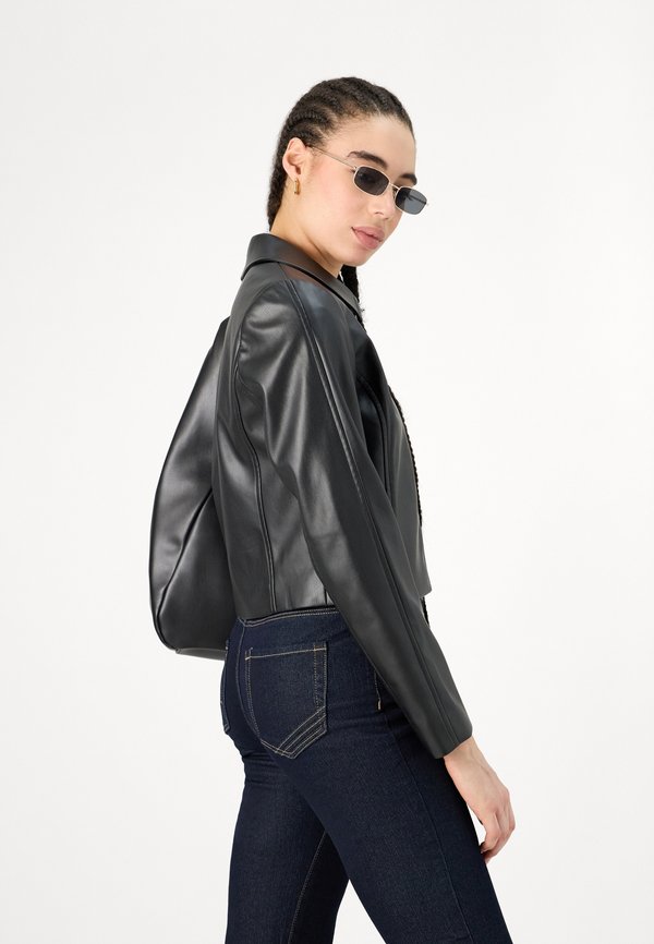 ONLSANDRA ZIP BOX - Flared Jeans3