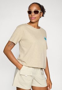 Patagonia UNITY FITZ EASY CUT RESPONSIBILI-TEE - T-shirts med print - pumice