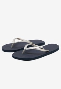 Tumed sinised flip-flops tekstureeritud kummist jalatoega ja hõbedase tooni sünteetiliste rihmadega. Rihmal on logo.