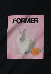 Former VALENTINE - T-shirts med print - black